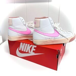 Nike Blazer Mid 77’ Pink spell White Size 6 Youth